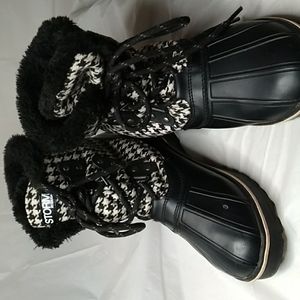 Cougar woman's hiking boots size 8M